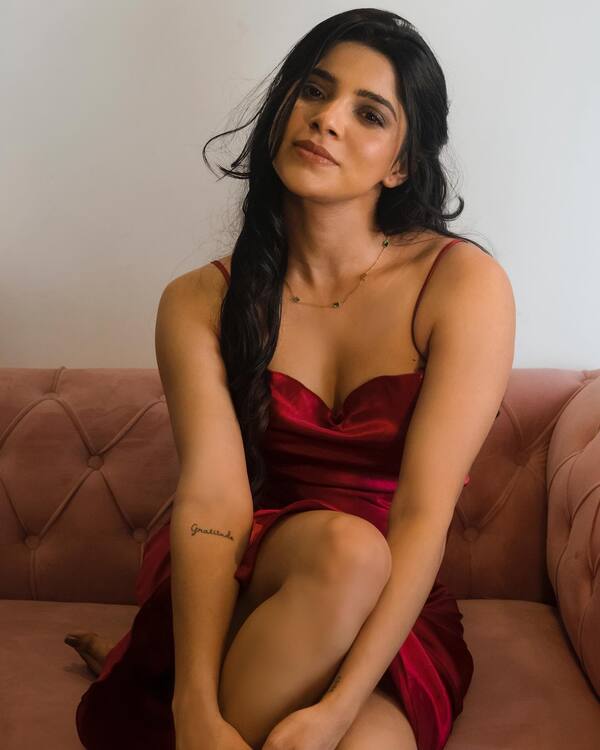 Bachelor Movie Actress Divya Bharathi Photos